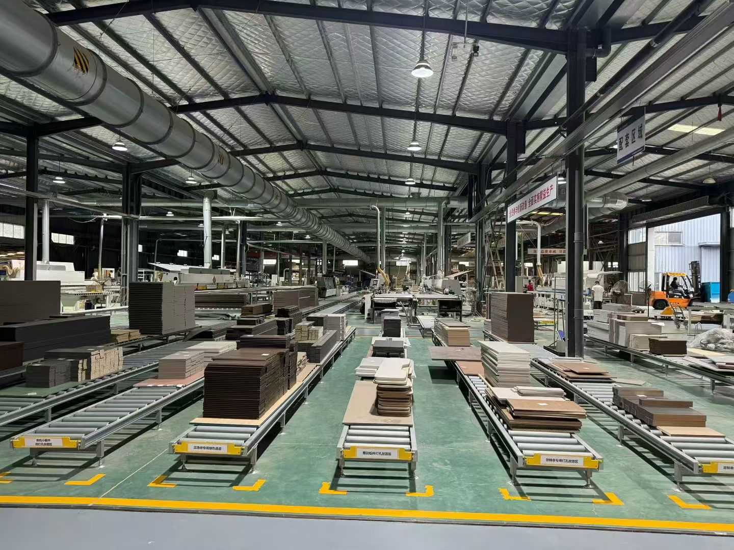 家具板式车间钻孔工序